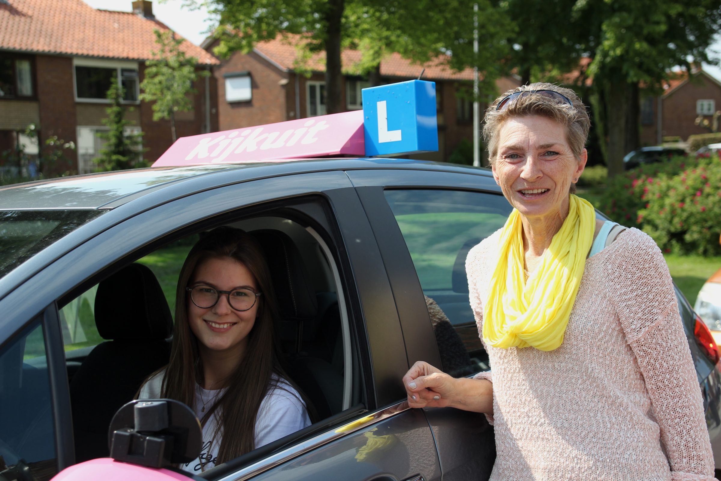 Anita van rijschool Kijkuit met leerling Esther