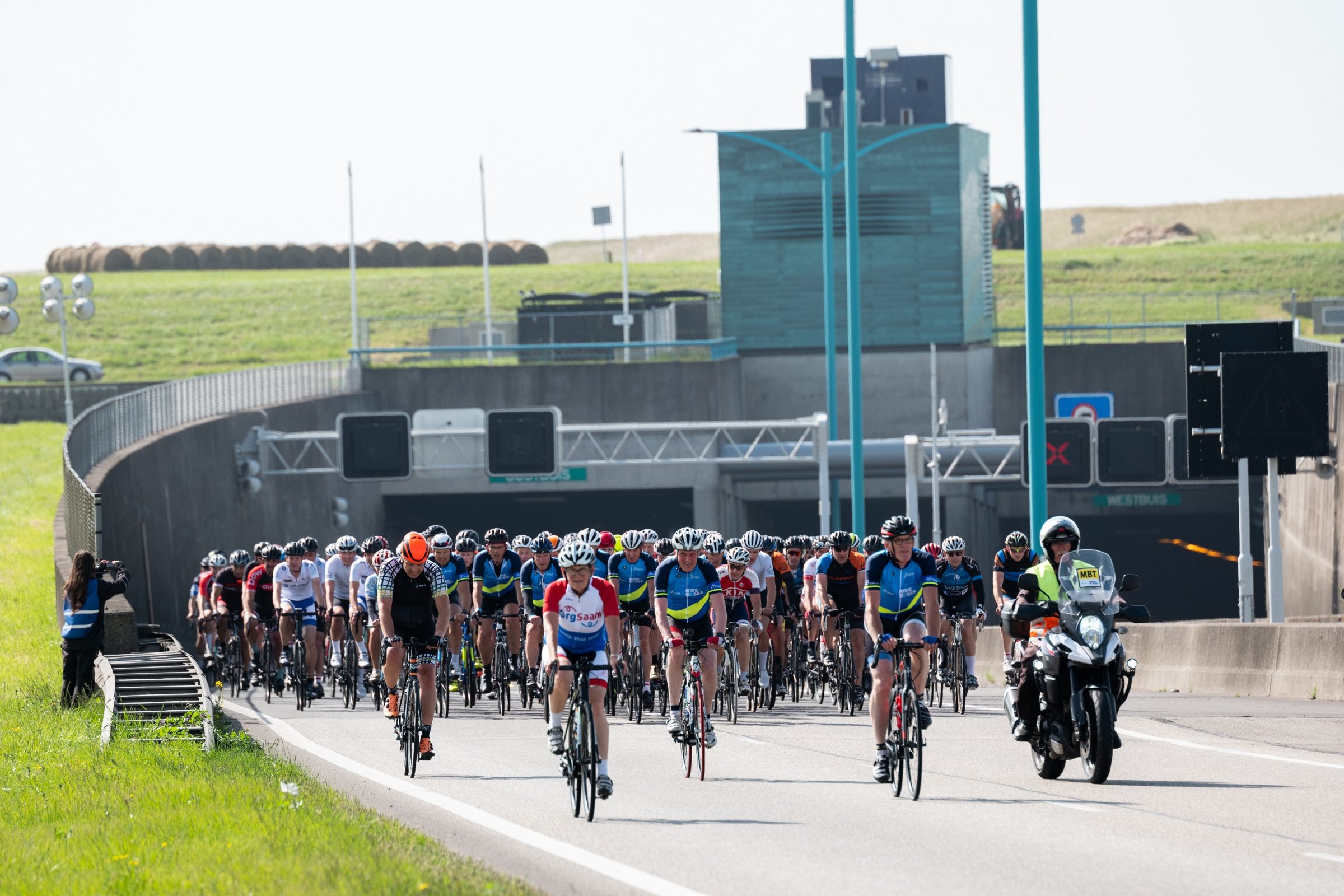 Ride for the Roses 2022 N.V. Westerscheldetunnel
